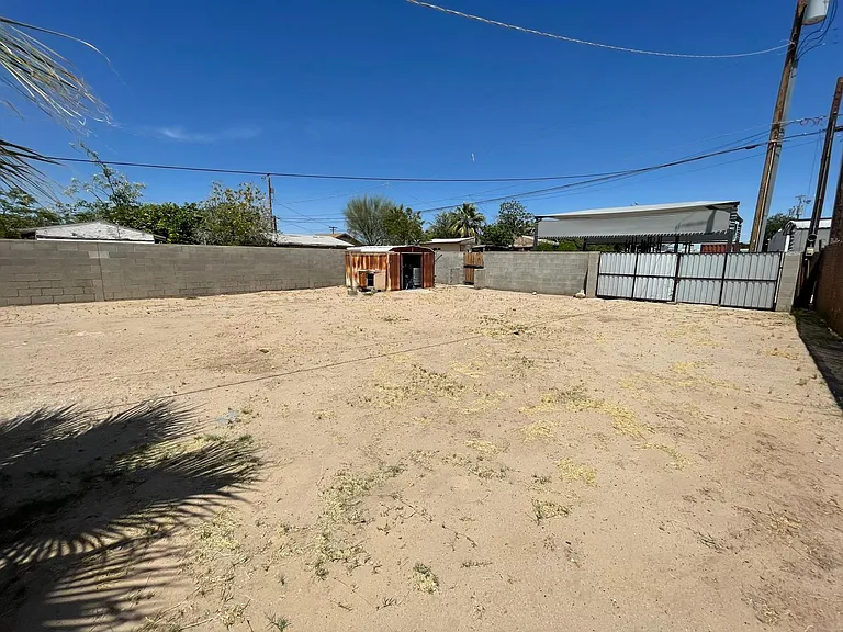 2337 S Walnut Ave — Photo 21