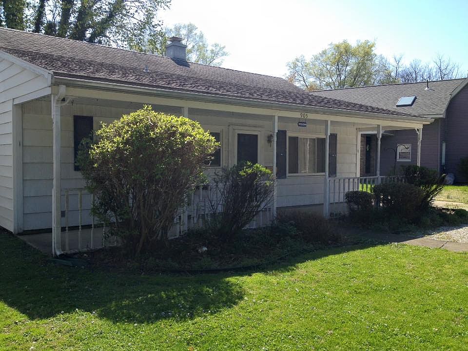 2nd image of 905 Cardinal Dr