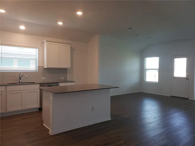 104 Mountain Maple St — Photo 9