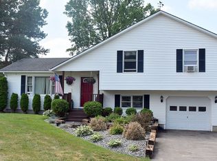 8 Vivian Ln, Saint Albans, VT 05478