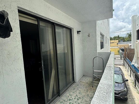4th image of 1418 Collins Avenue #203