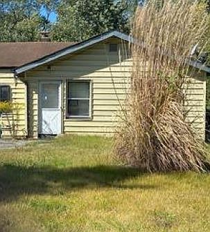 2nd image of 9703 Lilac Dr
