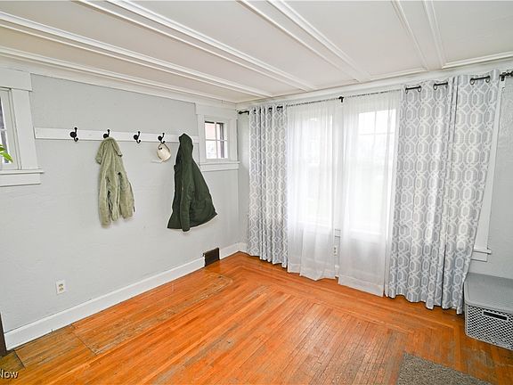 4th image of 442 E Kline St