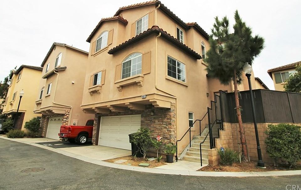 1st image of 2832 Border Ave