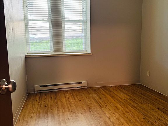 5th image of 120 College Dr #17
