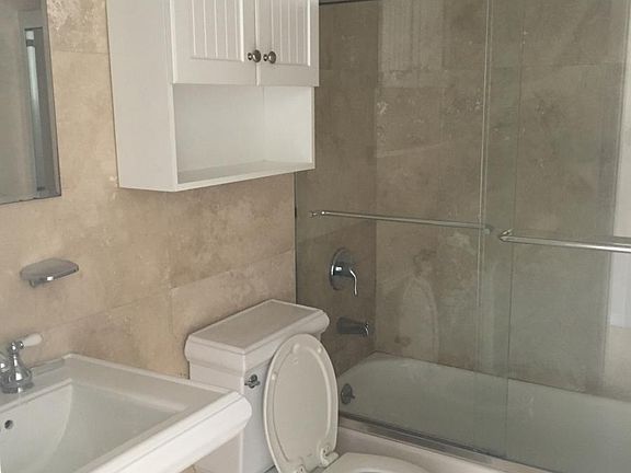 4th image of 1848 NE 46th St APT G5