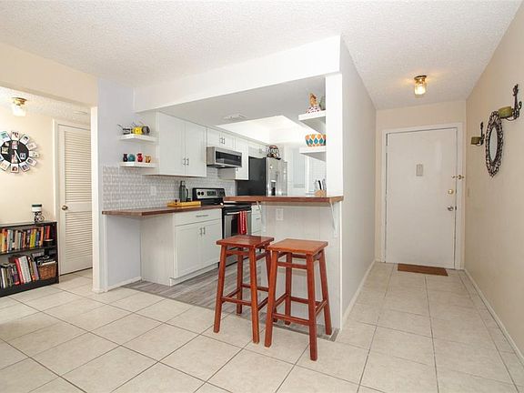 3rd image of 407 E San Sebastian Ct Unit 407