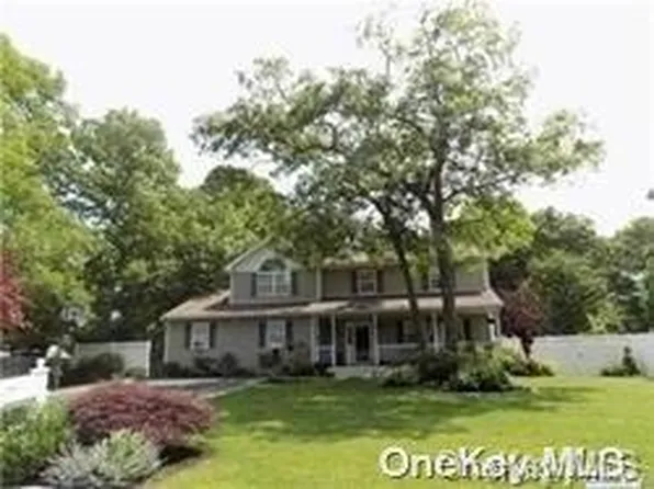 19 Layton Lane, Centereach, NY 11720
