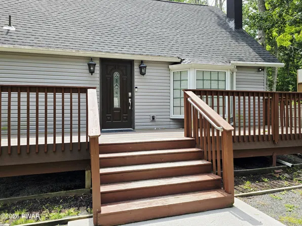 214 Lake Dr, Dingmans Ferry, PA 18328