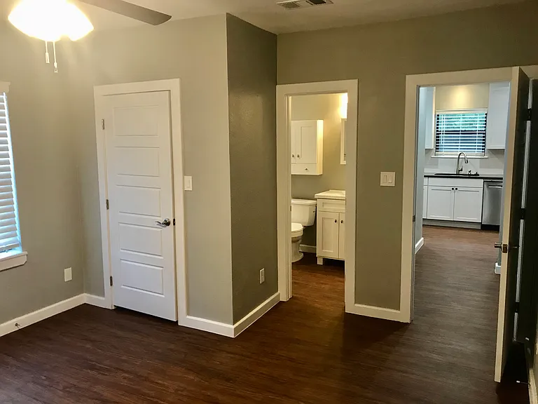 400 Centre St #101 — Photo 1