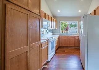 907 Marian Dr — Photo 7