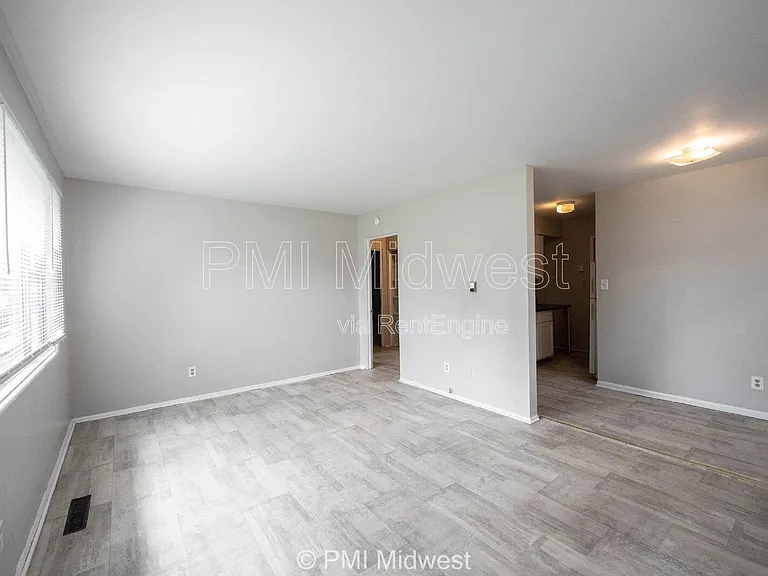 5820 Grandview Dr — Photo 4