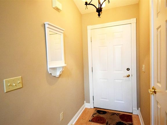 2nd image of 8301 Beacon Ridge Pl