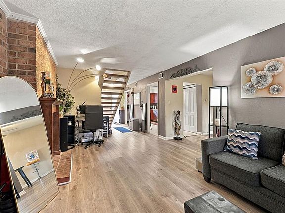 3rd image of 6462 Duquesne Pl
