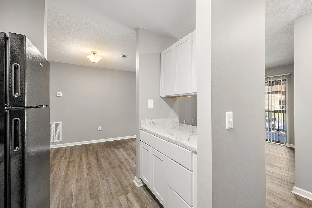 High Ridge Apartments — Photo 4