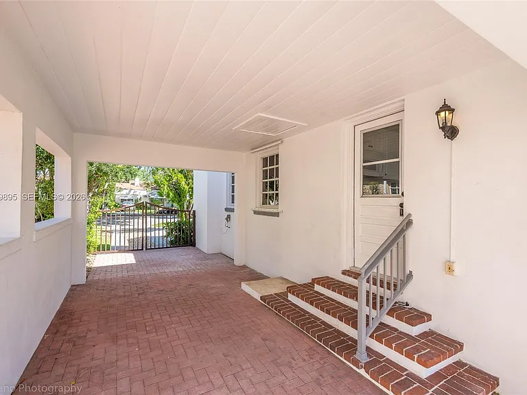 228 SW 23rd Rd #FRONT — Photo 7