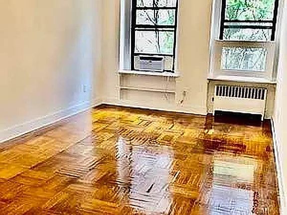 4th image of 69 W 68th St Unit Penthouse