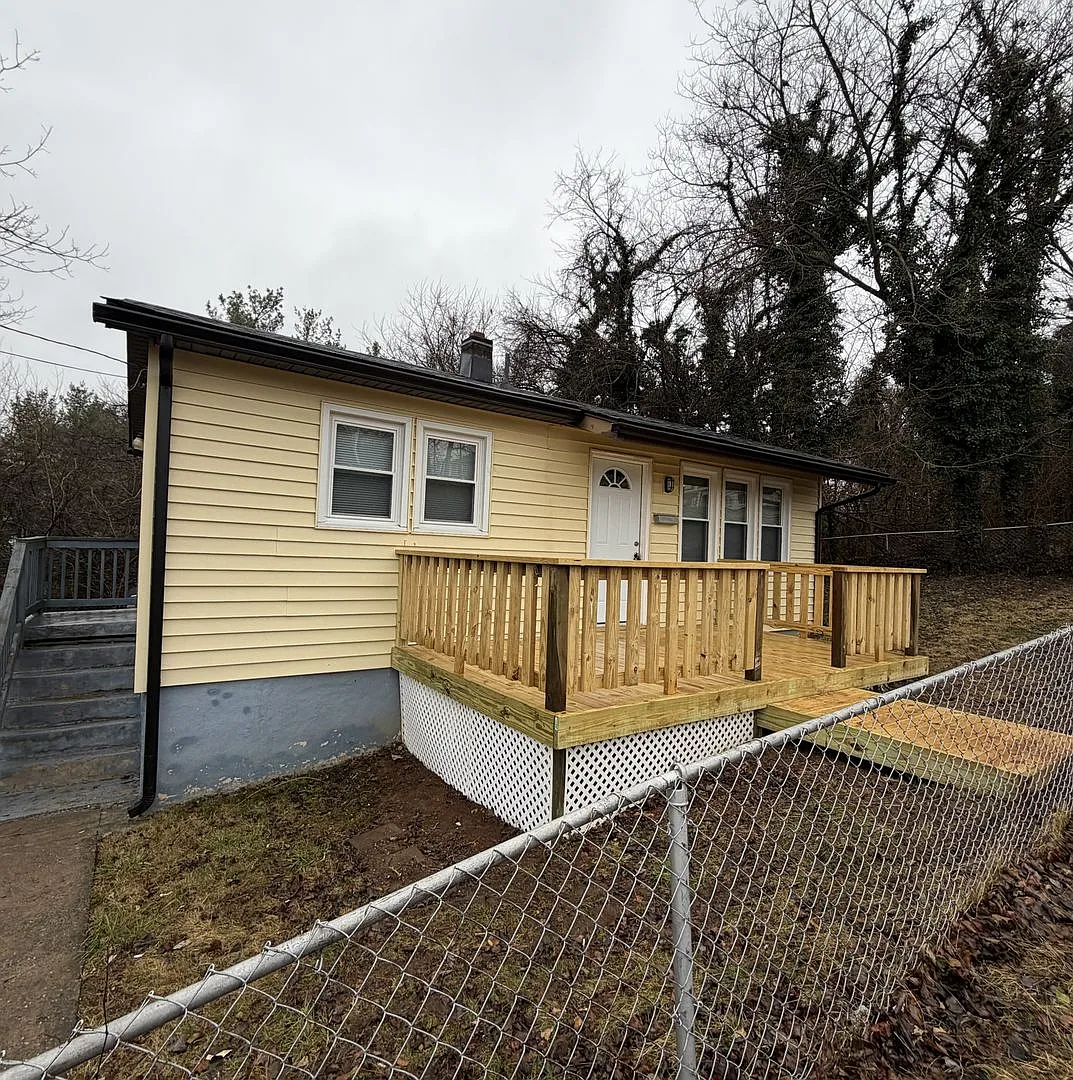 1810 Laurel Street — Photo 2