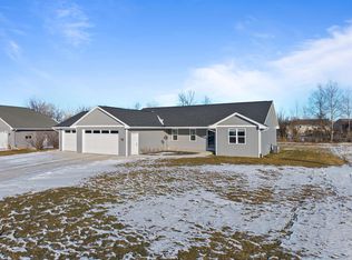 4372 Lakeland Dr, Oshkosh, WI