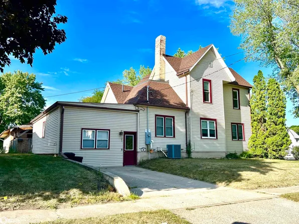 145 S Oak St, Iowa Falls, IA 50126