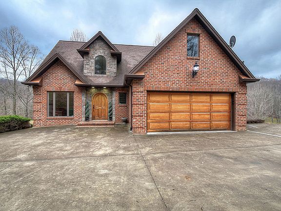 2nd image of 160 Lakeview Dr