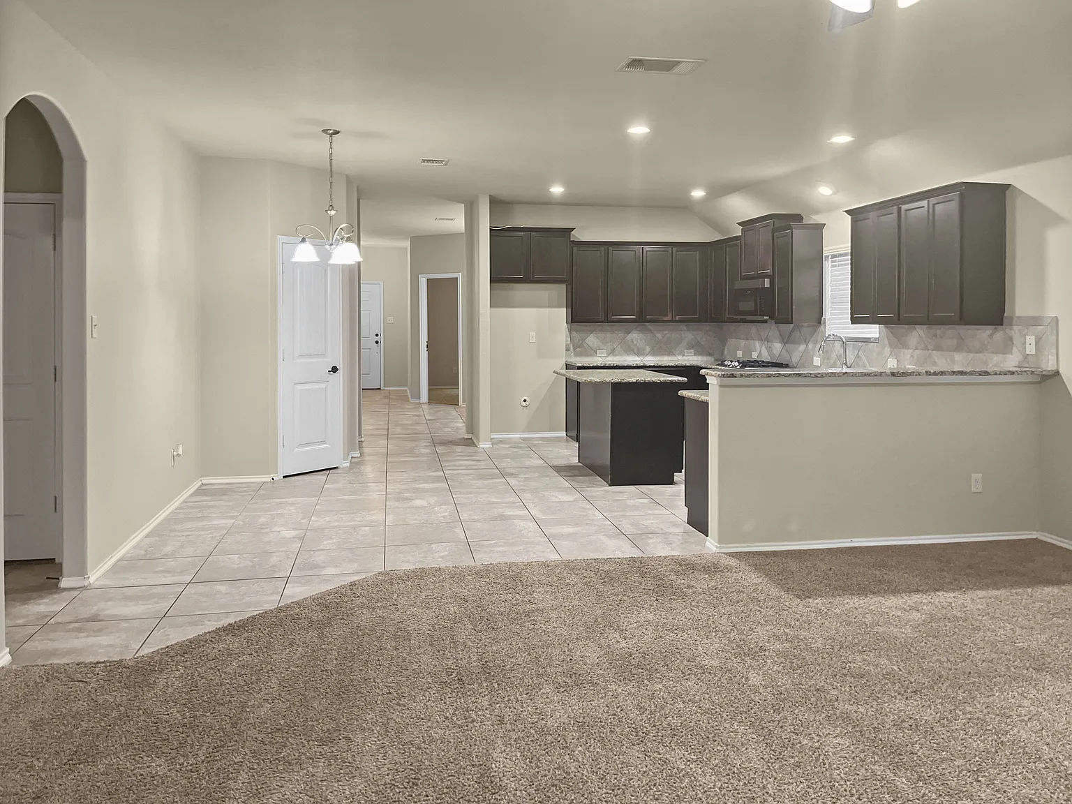 3 bed, 2.5 bath, 2014 sqft, $2,475 — Photo 2