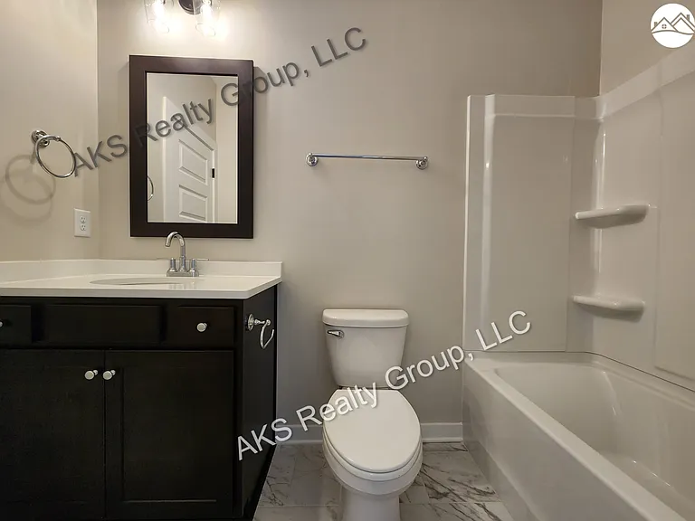 1202 Windsor Sq — Photo 10