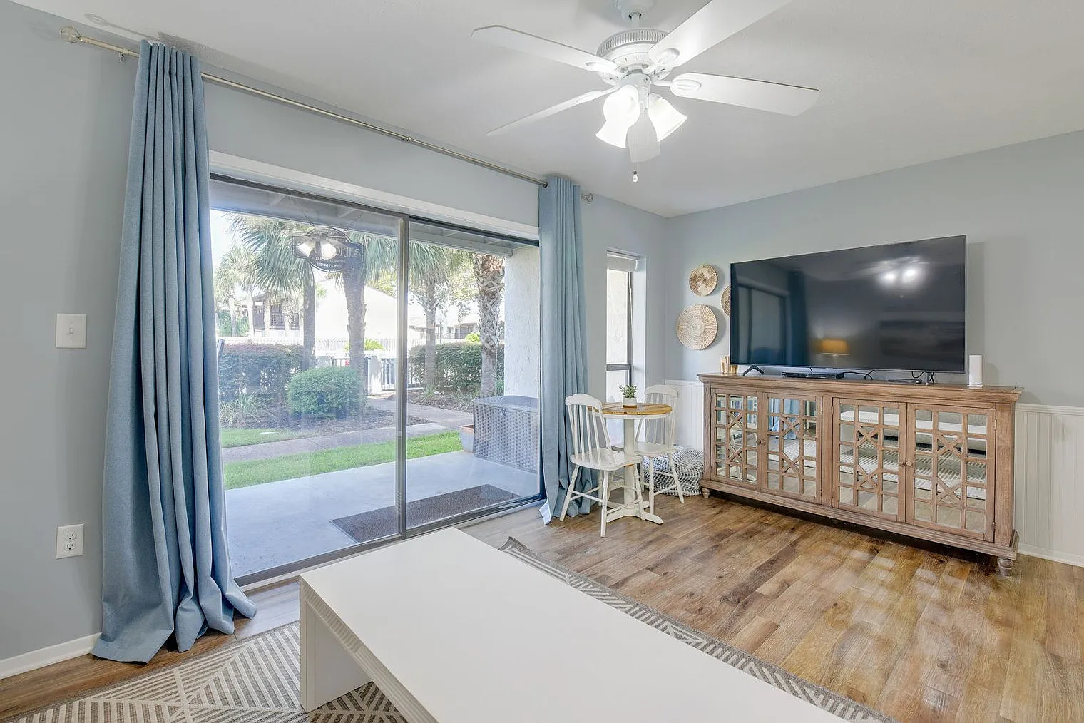 1 bed, 1.0 bath, 592 sqft, $1,888 — Photo 3