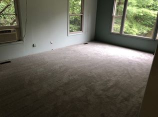 141 E Oakwood Rd, Oxford, MI 48371