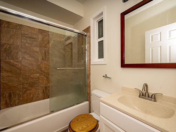 4th image of 1020 Hyde St APT 1