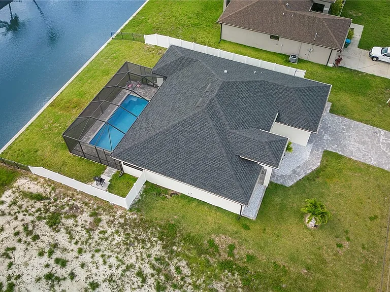 1137 SW 18th Ct — Photo 31