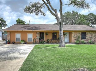 612 E Forest Ave, Shoreacres, TX 77571
