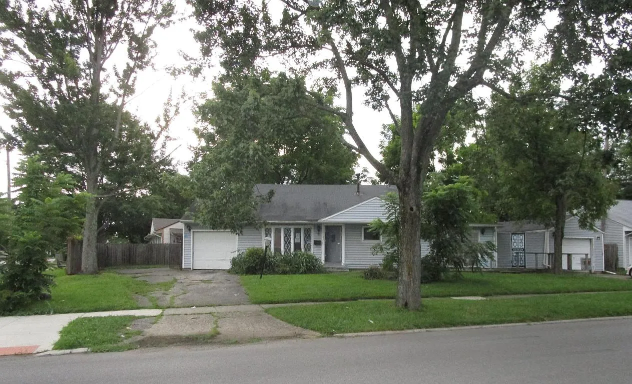 1107 Country Club Rd photo 1