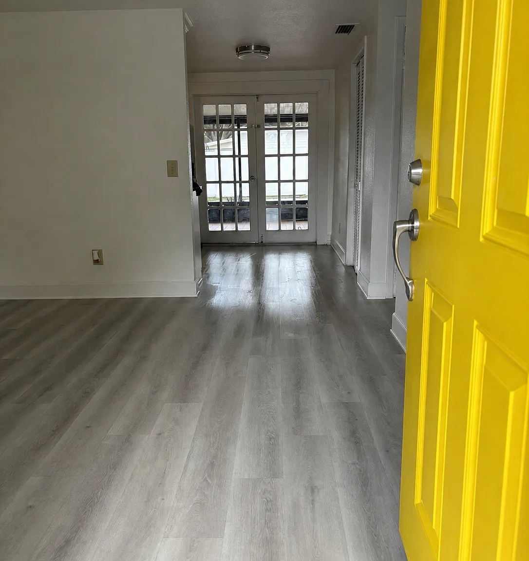 3 bed, 1.5 bath, 880 sqft, $2,350 — Photo 3