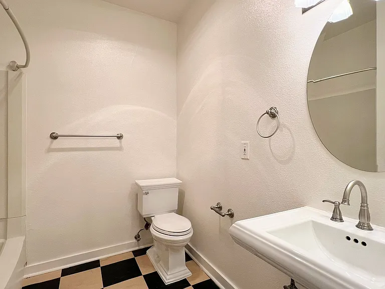 Marcella Apartments — Photo 13
