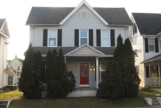 2nd image of 123 Iron St