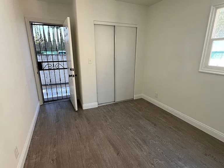 2665 Pasadena Ave — Photo 8