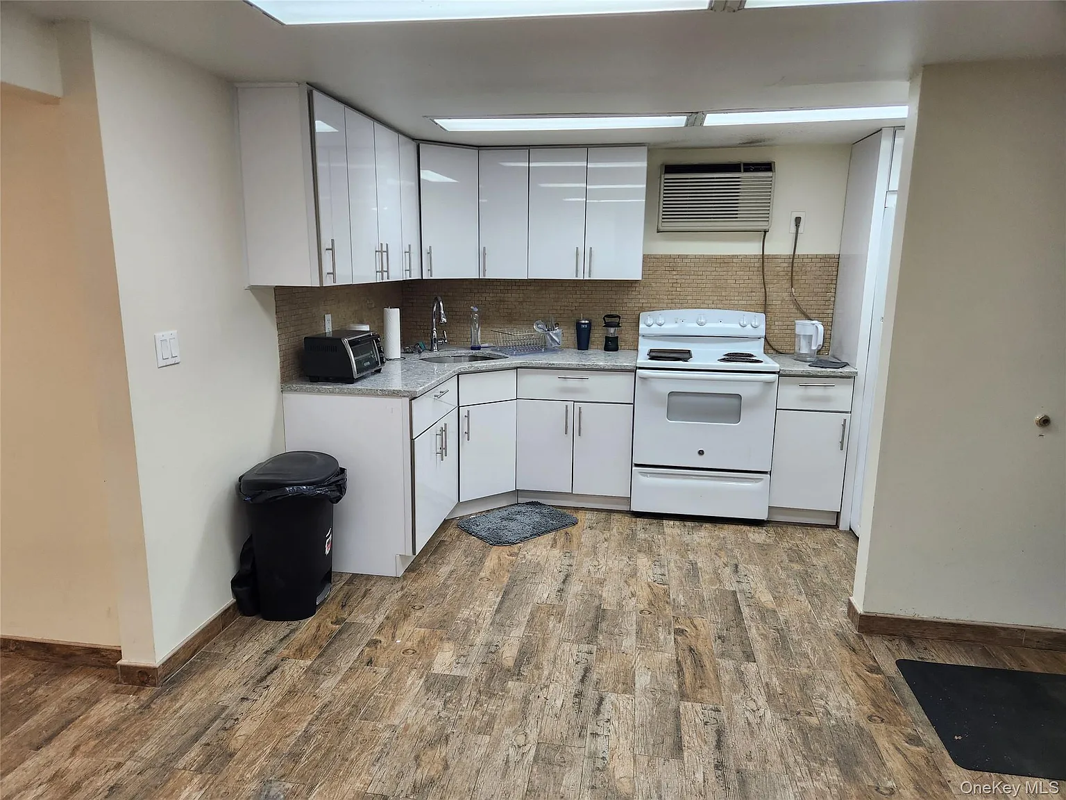 1 bed, 1.0 bath, 800 sqft, $1,800 — Photo 1