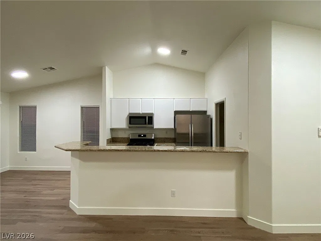3 bed, 2.0 bath, 1141 sqft, $1,895 — Photo 3