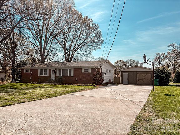 2nd image of 2011 Mountain Creek Rd