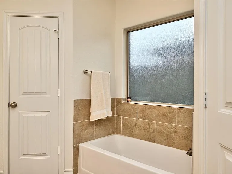 10408 Fulton Ave — Photo 10