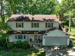 628 Welshire Dr, Bay Village, OH