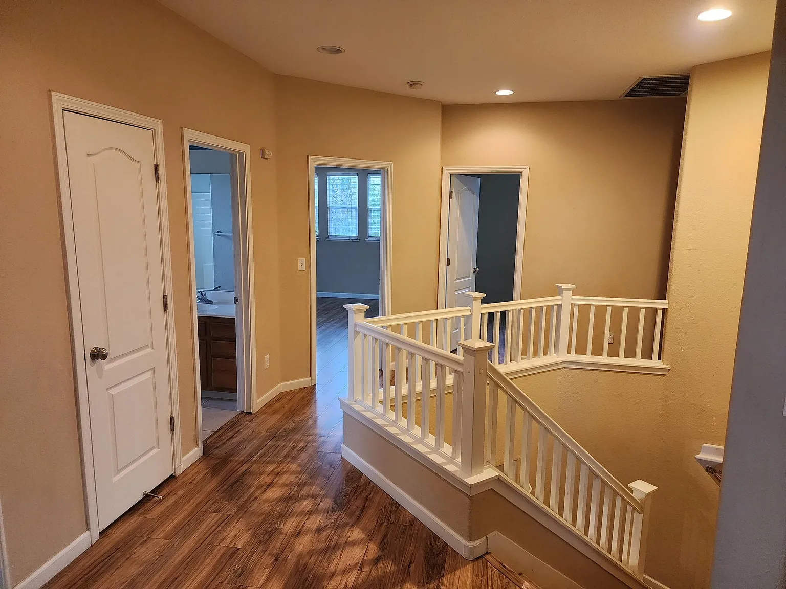 5 bed, 2770 sqft, $3,150 — Photo 3