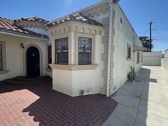 3rd image of 6935 Arbutus Ave