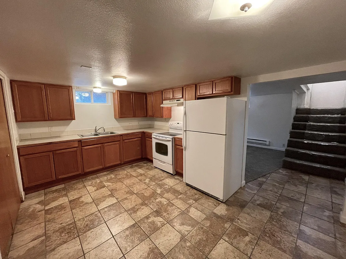 Building Photo - 103 S Ivy St #5