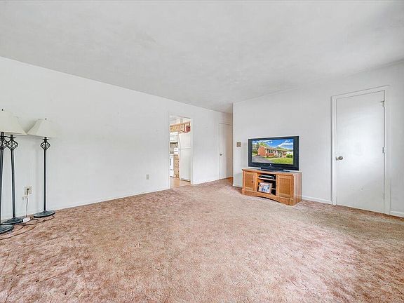 5th image of 5515 Taney Dr