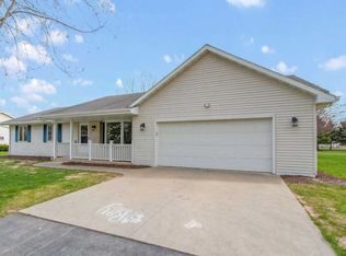 1401 Longtail Beach Rd, Suamico, WI 54173
