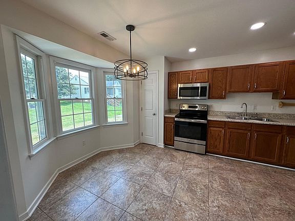 5th image of 8338 Oxfordshire Pl