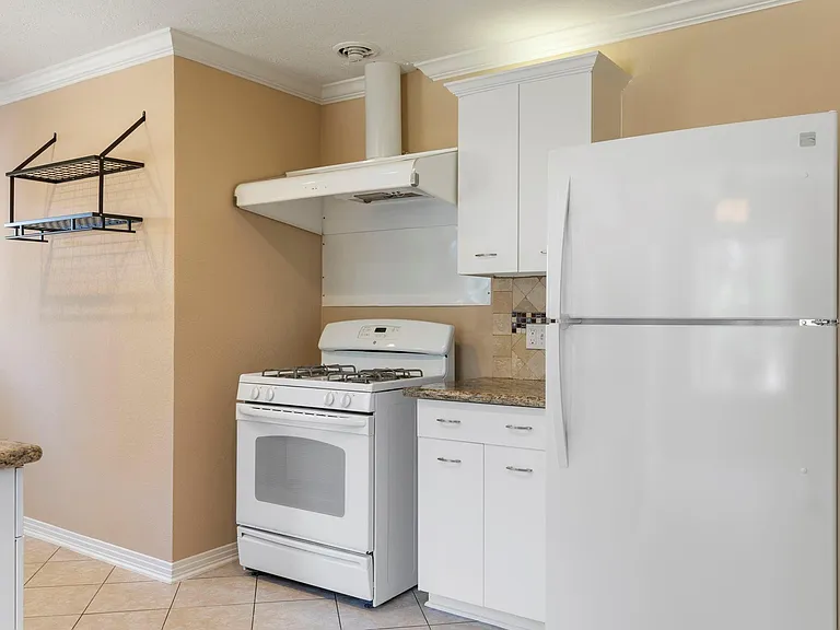 1802 Turnpike Rd — Photo 16