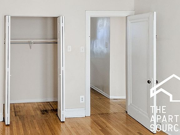 3rd image of 1905 W Winnemac Ave APT 1